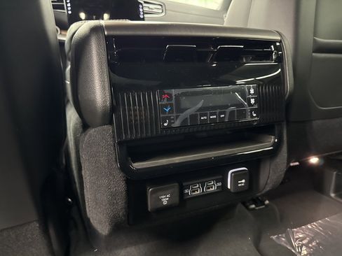 New 2025 Jeep Wagoneer L Series II w/ Convenience Group I image 17