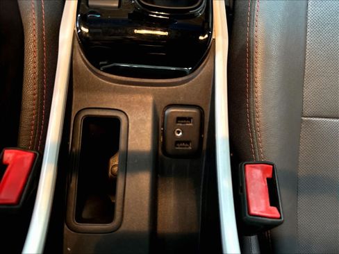 Used 2018 Chevrolet Bolt Premier w/ Driver Confidence II Package FWD image 33