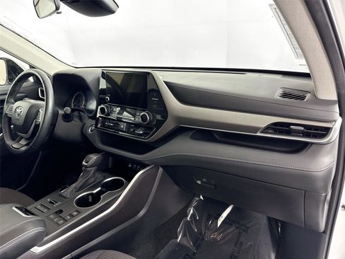 Certified 2024 Toyota Highlander LE image 40