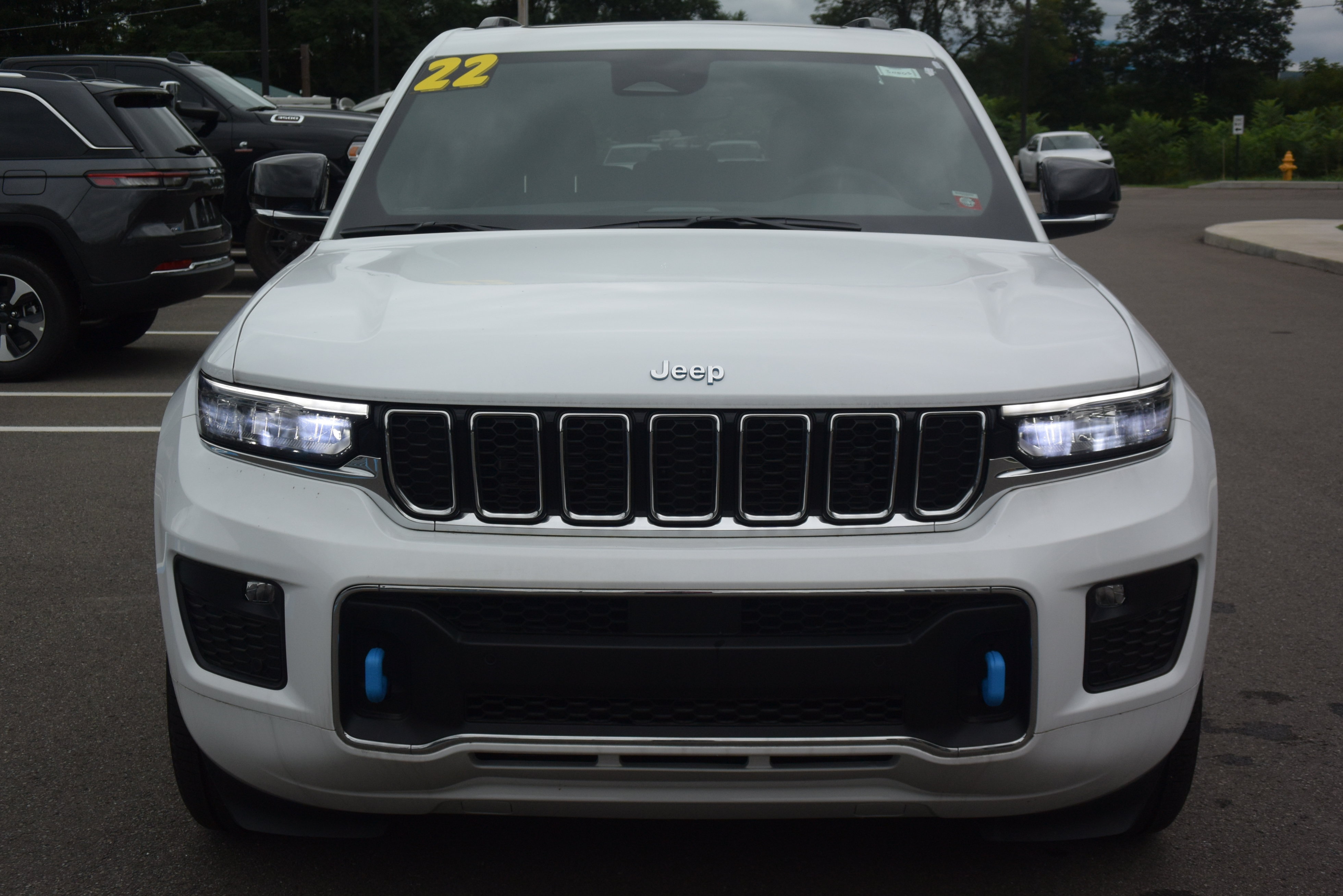 Used 2022 Jeep Grand Cherokee Overland AWD/4WD image 2