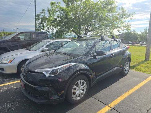 Used 2019 Toyota C-HR LE FWD image 1