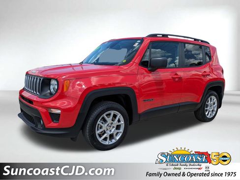 Certified 2022 Jeep Renegade Latitude w/ Convenience Group AWD/4WD image 1