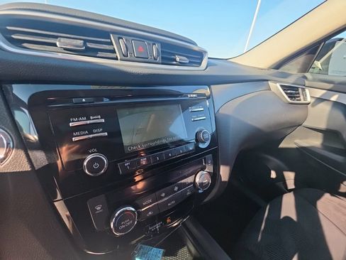 Used 2015 Nissan Rogue SV w/ SV Moonroof Package AWD/4WD image 21