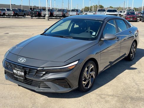 Used 2025 Hyundai Elantra SEL image 9