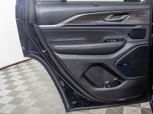 Used 2024 Jeep Grand Cherokee Overland w/ Luxury Tech Group IV image 44