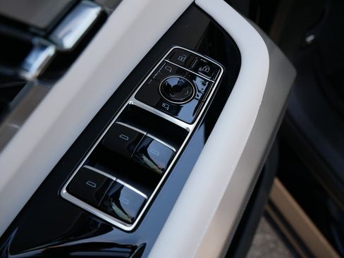 New 2026 Cadillac Vistiq Luxury w/ LPO, Floor Liner Package image 16