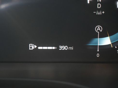 Used 2025 Volvo XC60 B5 Plus w/ Climate Package image 25