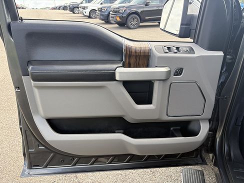 Used 2019 Ford F150 Lariat w/ Equipment Group 502A Luxury AWD/4WD image 27
