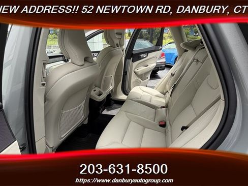 Used 2025 Volvo XC60 B5 Plus w/ Protection Package Premier AWD/4WD image 27