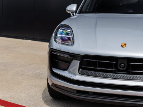 Certified 2026 Porsche Macan AWD/4WD image 19