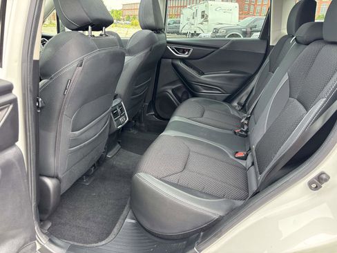 Used 2022 Subaru Forester Premium AWD/4WD image 9