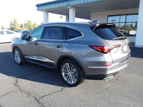 Used 2022 Acura MDX SH-AWD w/ Advance Package image 3