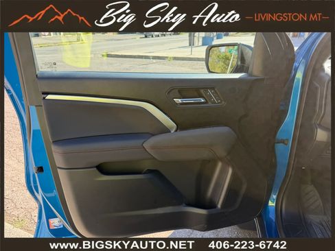 Used 2023 Chevrolet Colorado Z71 w/ Z71 Convenience Package 2 AWD/4WD image 12
