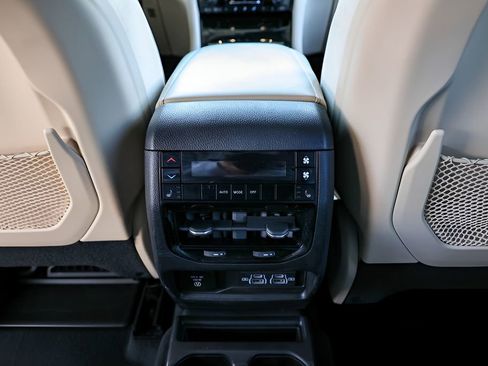 Used 2023 Jeep Grand Cherokee L Limited w/ Luxury Tech Group II image 29