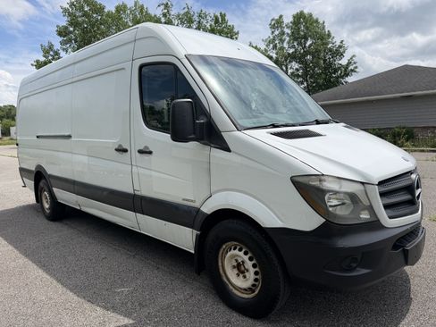 Used 2015 Mercedes-Benz Sprinter 2500 image 1