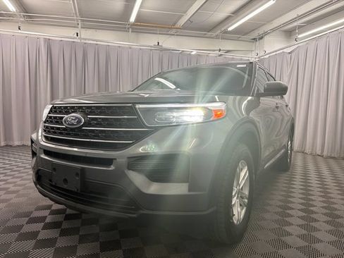 Used 2023 Ford Explorer XLT AWD/4WD image 2
