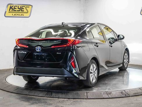 Used 2021 Toyota Prius Prime XLE FWD image 4