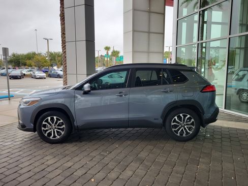 Certified 2024 Toyota Corolla Cross SE image 3