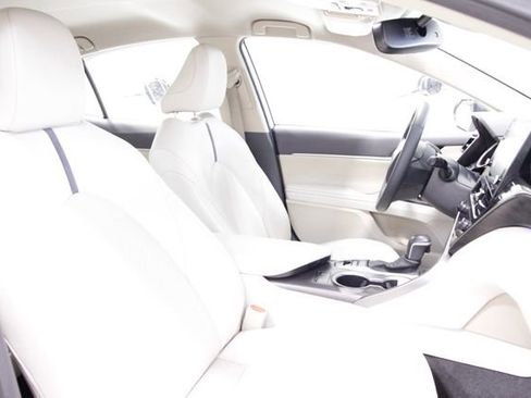 Used 2023 Toyota Camry XLE image 12