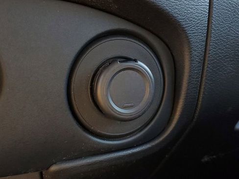 Used 2022 Nissan Frontier SV w/ Technology Package image 27