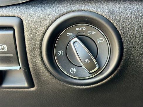 Used 2018 Porsche Cayenne S Platinum image 35