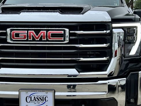 Used 2025 GMC Sierra 2500 SLT AWD/4WD image 9