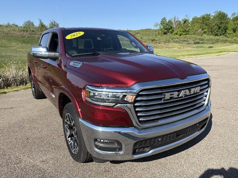 Used 2025 RAM 1500 Laramie AWD/4WD image 7