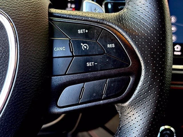 Used 2025 Dodge Durango GT AWD/4WD image 17