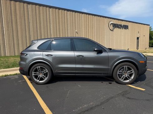 Certified 2025 Porsche Cayenne AWD/4WD image 11