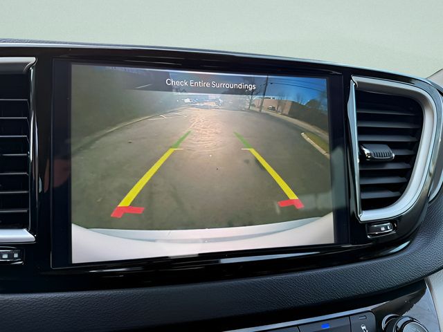 Used 2024 Chrysler Pacifica Touring-L FWD image 11
