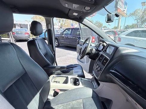 Used 2017 Dodge Grand Caravan SXT image 14