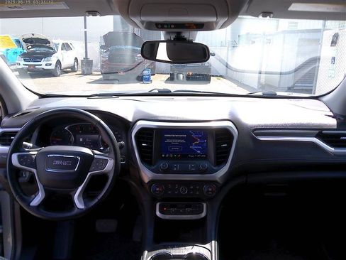 Used 2023 GMC Acadia SLT AWD/4WD image 11