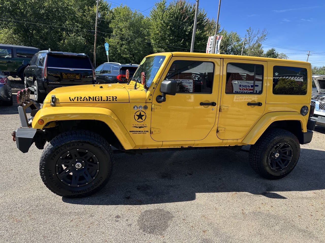 Used 2015 Jeep Wrangler Unlimited Sahara w/ Dual Top Group AWD/4WD image 3