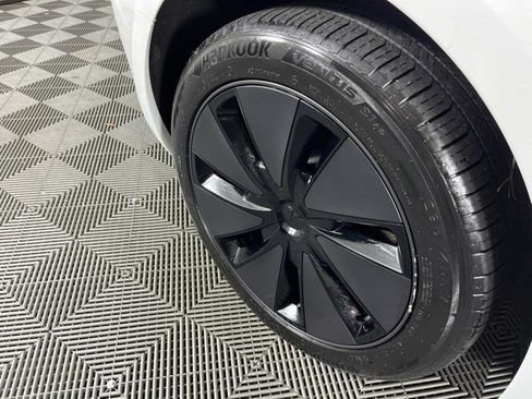 Used 2024 Tesla Model 3 Standard Range RWD image 13