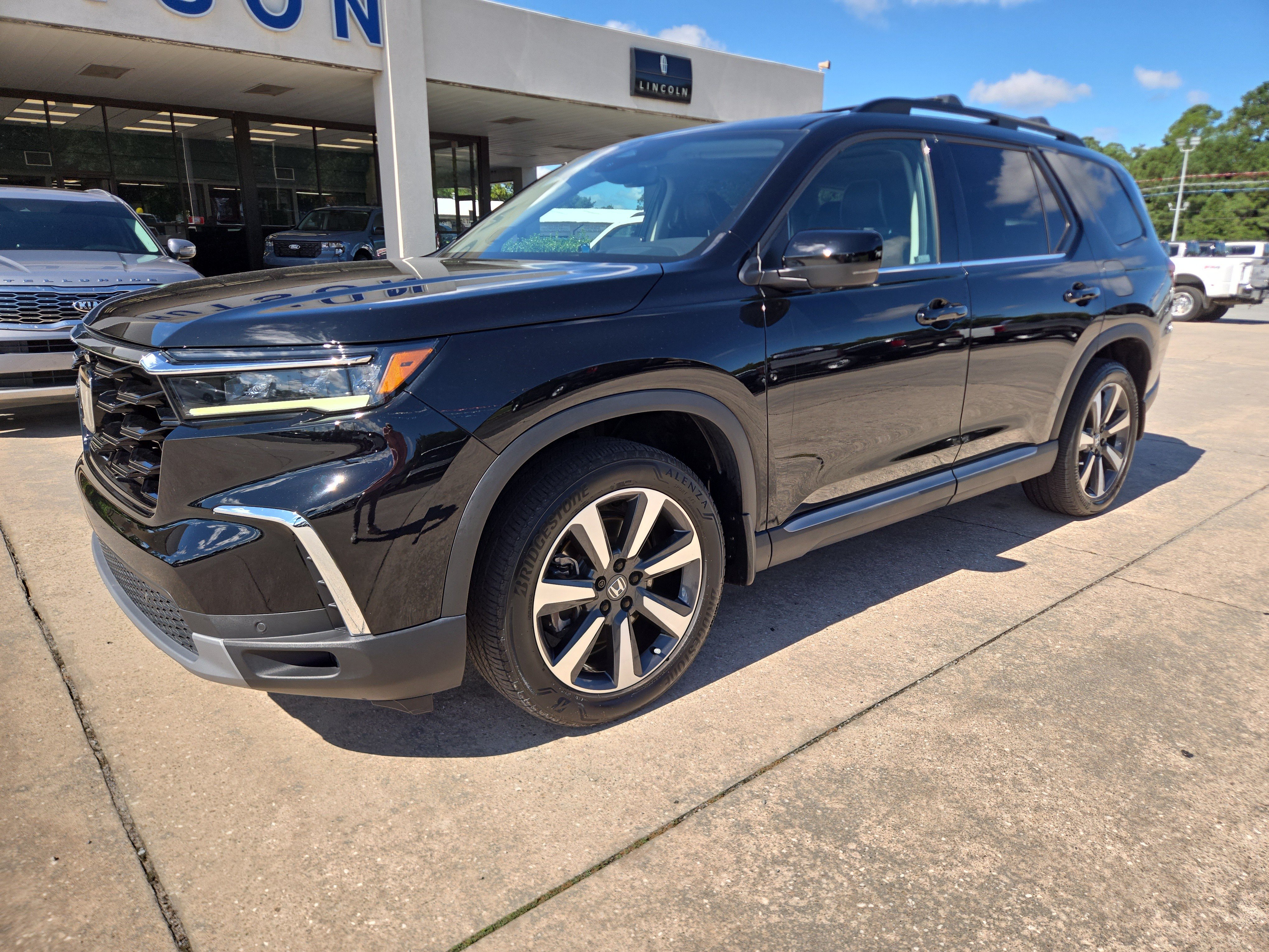Used 2023 Honda Pilot Elite image 2