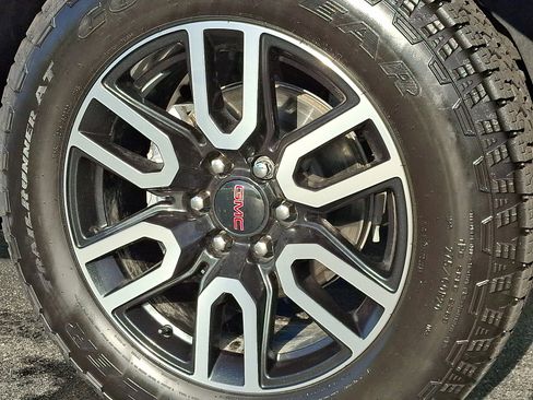 Used 2025 GMC Sierra 1500 AT4 image 8