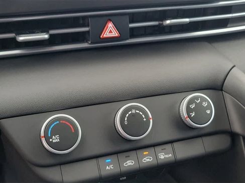 New 2025 Hyundai Elantra SE image 28