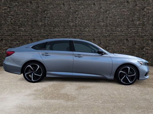 Used 2022 Honda Accord Sport image 3