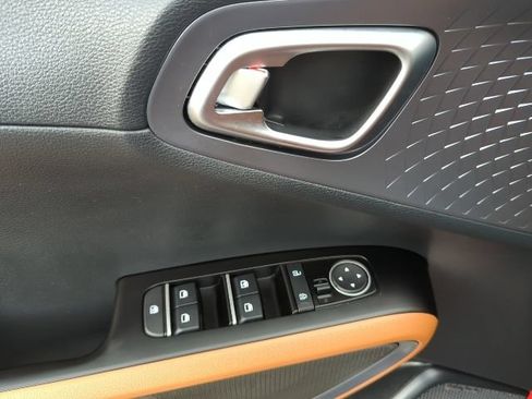 Used 2025 Kia Soul EX FWD image 17