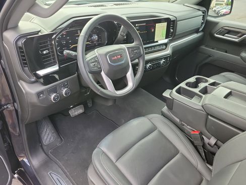 Used 2025 GMC Sierra 1500 SLT image 2