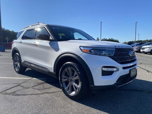 Used 2022 Ford Explorer XLT w/ Equipment Group 202A AWD/4WD image 3