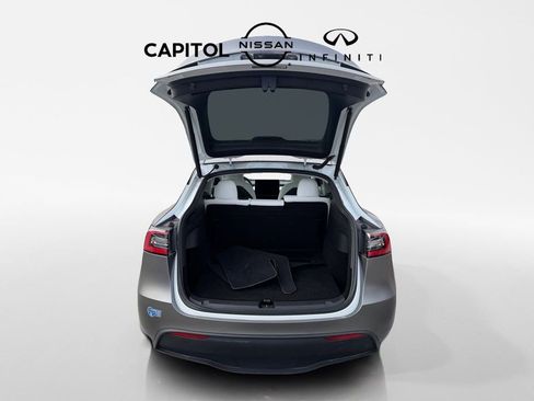 Used 2020 Tesla Model Y Long Range image 9