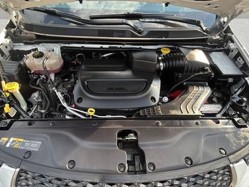 Used 2024 Chrysler Pacifica Touring-L FWD image 32