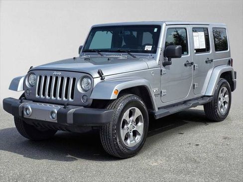 Used 2017 Jeep Wrangler Unlimited Sahara w/ Connectivity Group AWD/4WD image 7