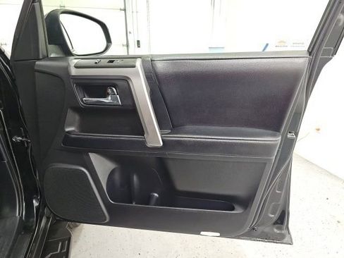 Used 2017 Toyota 4Runner SR5 AWD/4WD image 34