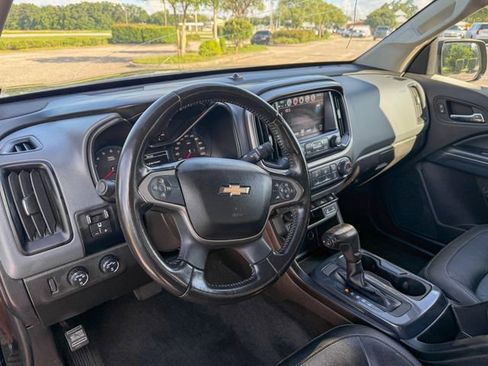 Used 2018 Chevrolet Colorado Z71 w/ Z71 Midnight Edition AWD/4WD image 12