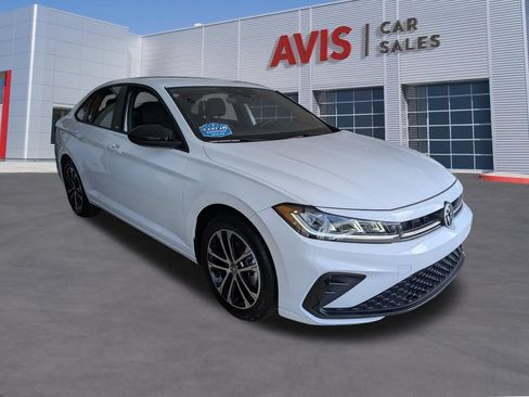 Used 2025 Volkswagen Jetta Sport FWD image 3