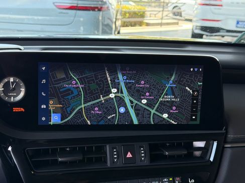 Used 2025 Lexus ES 300h w/ Premium Package FWD image 18