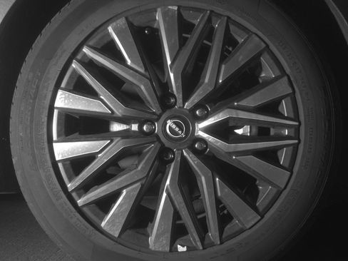 Used 2025 Nissan Altima 2.5 SV FWD image 13