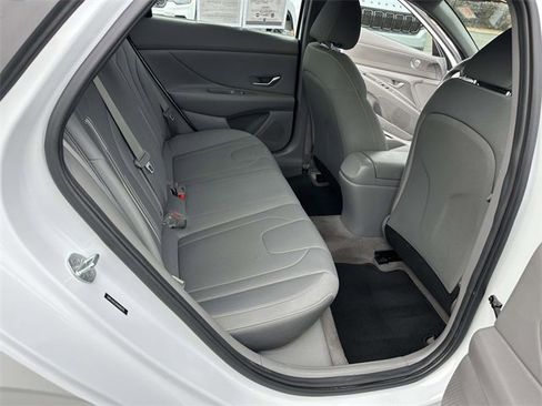 Used 2022 Hyundai Elantra SEL w/ Convenience Package image 21